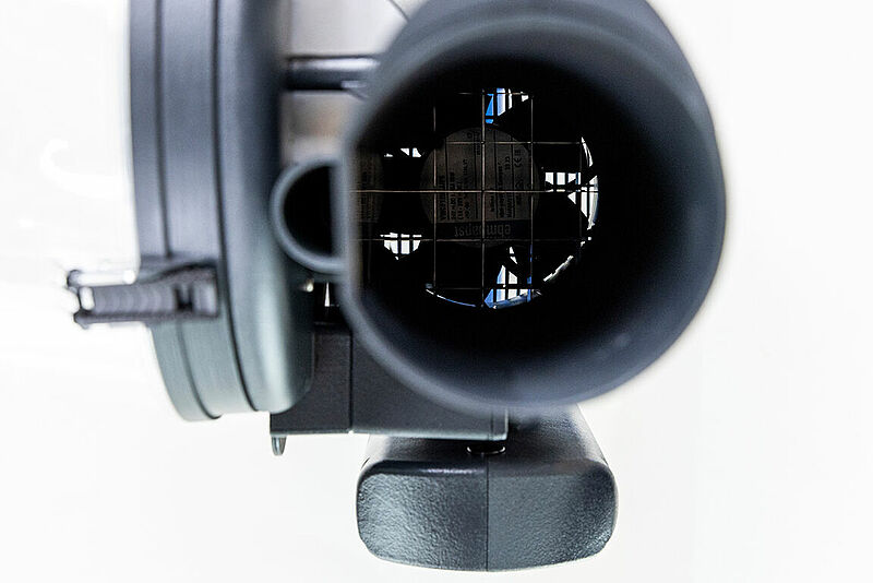 Dual Nozzle design uses the large nozzle for long distances and the small nozzle for close distances.