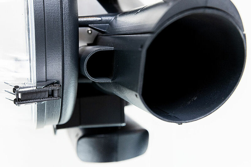 Dual Nozzle design uses the large nozzle for long distances and the small nozzle for close distances.